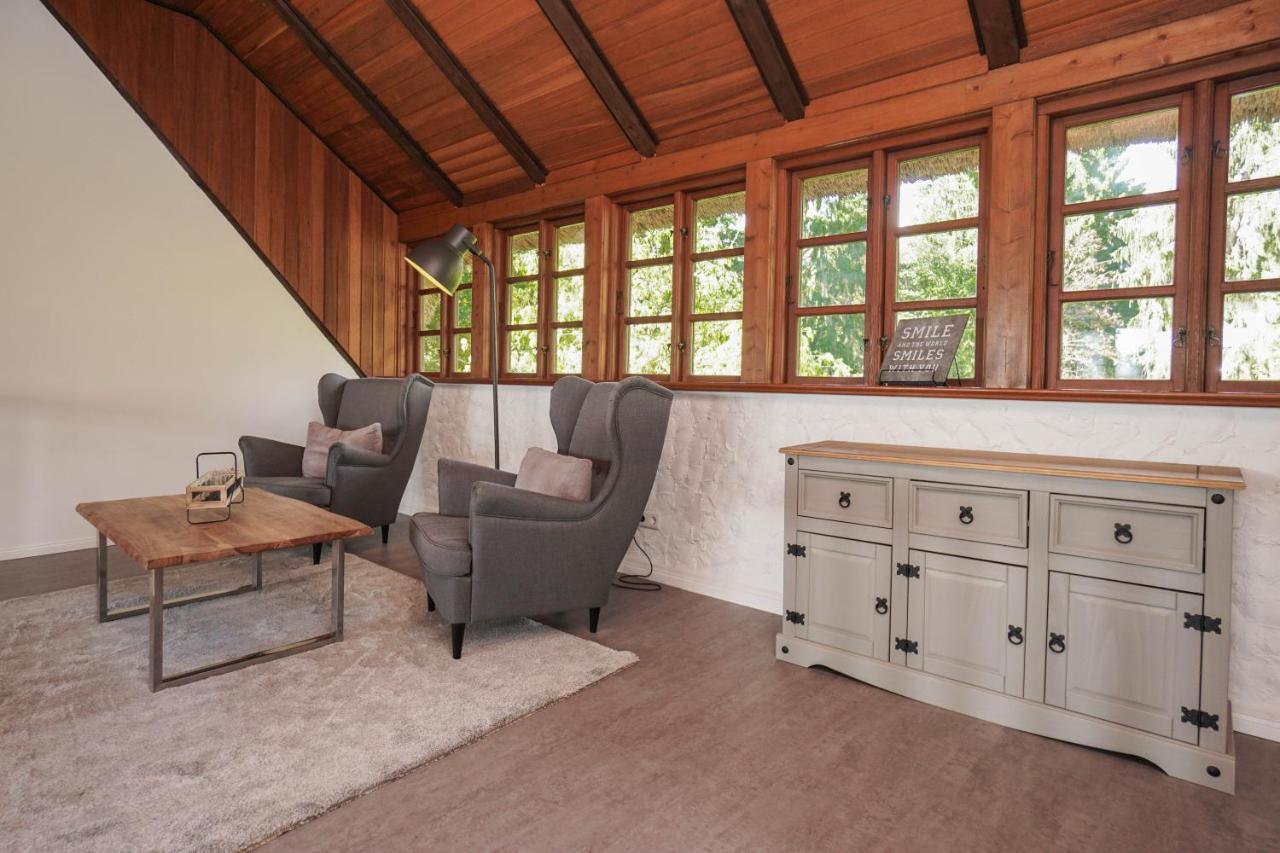 Ruhe Unter Reet-Haus Mit Sauna, Whirlpool Und Kamin Gnarrenburg Eksteriør billede