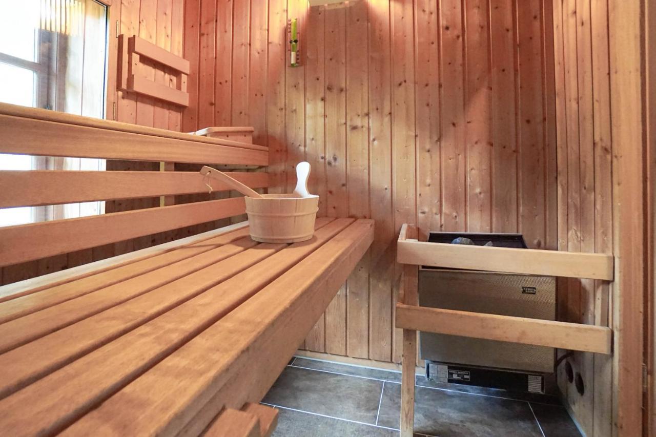 Ruhe Unter Reet-Haus Mit Sauna, Whirlpool Und Kamin Gnarrenburg Eksteriør billede