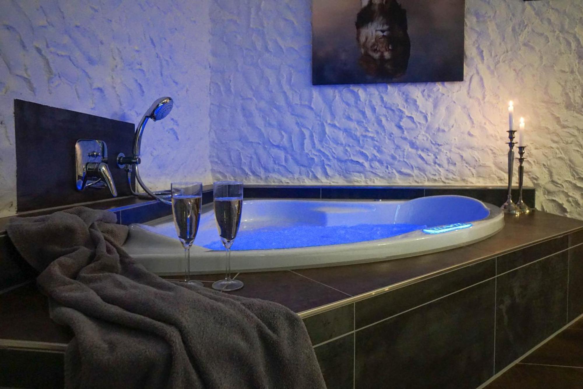 Ruhe Unter Reet-Haus Mit Sauna, Whirlpool Und Kamin Gnarrenburg Eksteriør billede